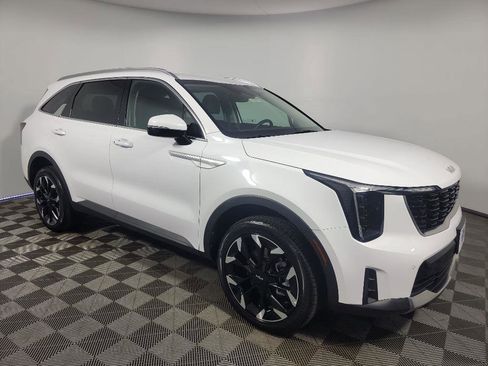 Certified 2025 Kia Sorento EX image 2