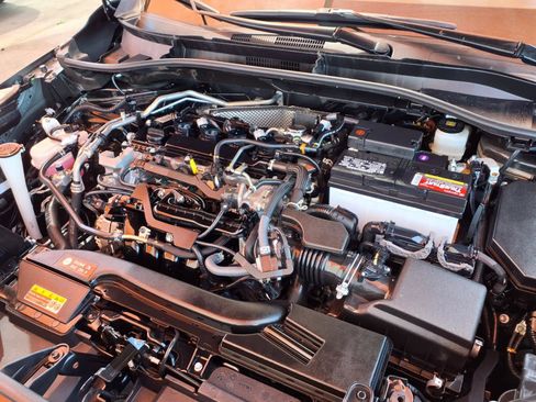 Certified 2025 Toyota Corolla Cross LE FWD image 8