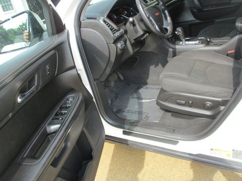 Used 2015 GMC Acadia SLE AWD/4WD image 25