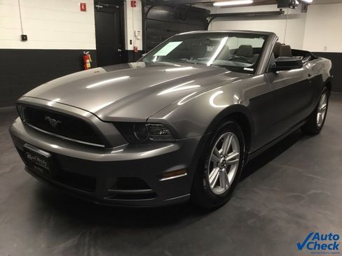 Used 2014 Ford Mustang Convertible image 5