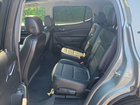 Used 2023 GMC Acadia SLT w/ Elevation Edition FWD image 13