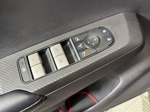 Used 2024 Mitsubishi Outlander SE FWD image 25
