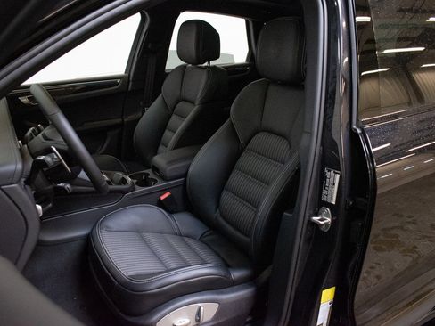 New 2026 Porsche Macan image 5