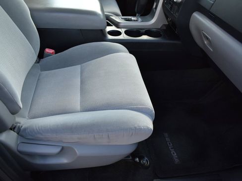 Used 2013 Toyota Sequoia SR5 AWD/4WD image 32