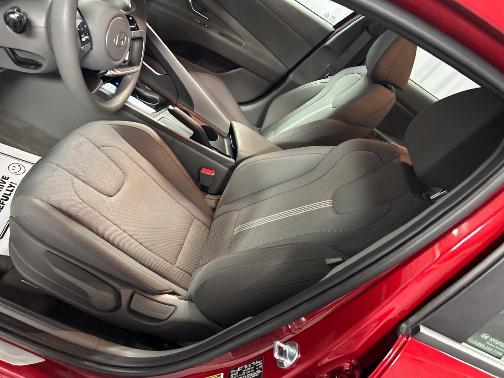 Used 2025 Hyundai Elantra SE FWD image 10
