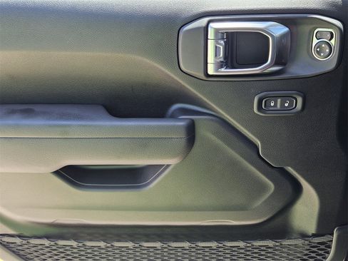 New 2025 Jeep Gladiator Rubicon w/ Convenience Group image 24