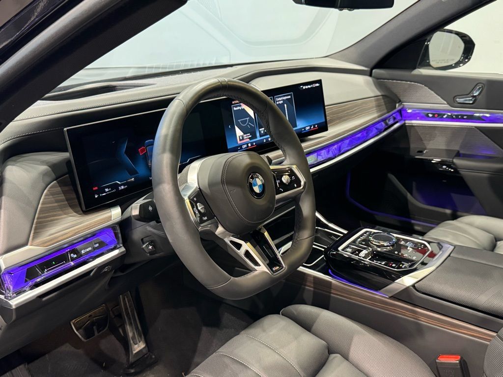 Used 2025 BMW 760i xDrive AWD/4WD image 12