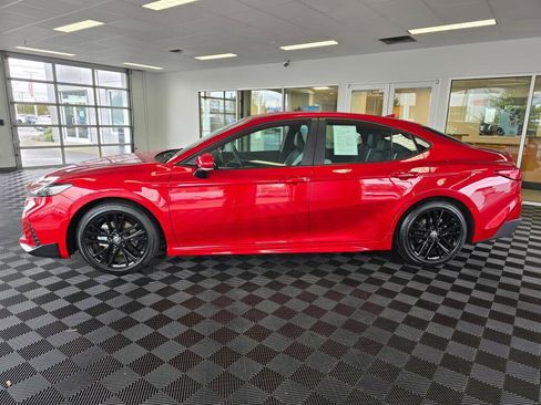 Used 2025 Toyota Camry SE image 6