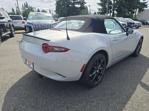 Used 2016 MAZDA MX-5 Miata Club RWD image 7