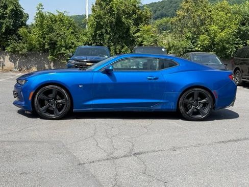 Used 2018 Chevrolet Camaro LT RWD image 3