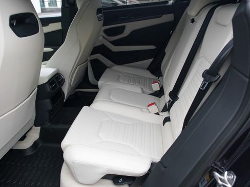 Used 2025 Lamborghini Urus SE image 29