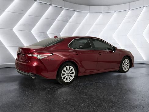 Used 2020 Toyota Camry LE FWD image 4