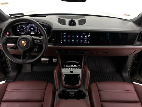 Used 2024 Porsche Cayenne S image 22