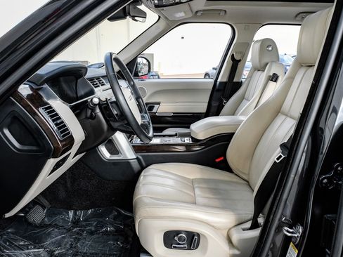 Used 2017 Land Rover Range Rover HSE AWD/4WD image 3