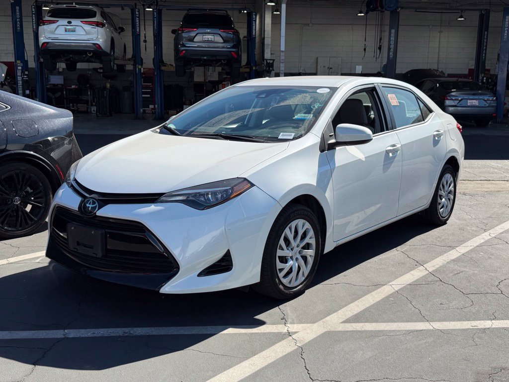 Used 2018 Toyota Corolla LE w/ Carpet Mat Package (TMS) FWD image 3