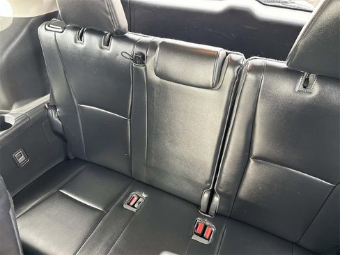 Used 2022 Toyota Highlander XLE image 13