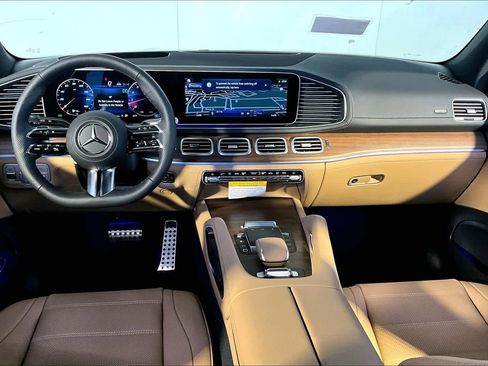 New 2026 Mercedes-Benz GLS 450 4MATIC image 7