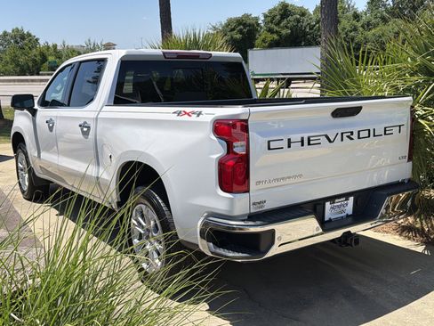 Used 2025 Chevrolet Silverado 1500 LTZ w/ LTZ Convenience Package II AWD/4WD image 9