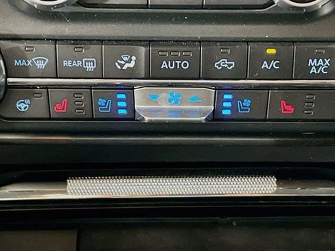 Used 2022 Ford F150 Lariat w/ Equipment Group 502A High AWD/4WD image 22