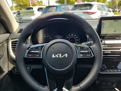 Used 2023 Kia Seltos EX AWD/4WD image 19