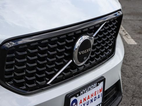 Used 2023 Volvo XC40 B5 Ultimate AWD/4WD image 6
