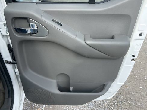 Used 2012 Nissan Frontier SV image 20