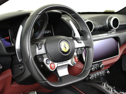 Certified 2022 Ferrari Portofino M RWD image 39