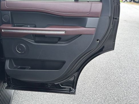 Used 2024 Ford Expedition Limited RWD image 17