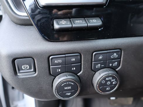 Used 2024 Chevrolet Silverado 1500 High Country w/ High Country Premium Package AWD/4WD image 22