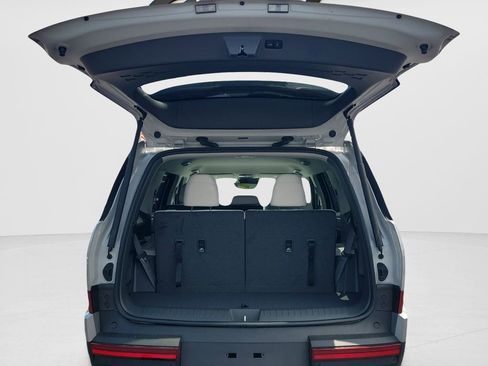 New 2026 Hyundai Santa Fe SE FWD image 9