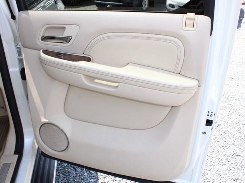 Used 2007 Cadillac Escalade ESV AWD w/ Information Package image 26