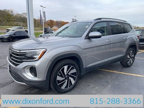 Used 2024 Volkswagen Atlas SE image 3