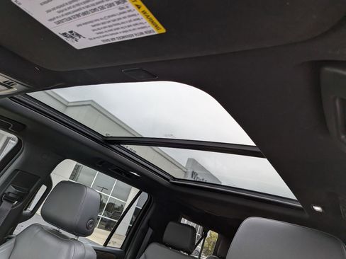 Used 2023 Chevrolet Suburban LT w/ Luxury Package image 16