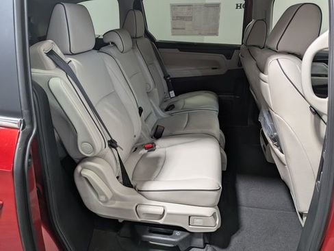 New 2026 Honda Odyssey Touring image 18