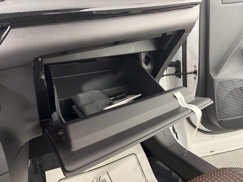 New 2026 Nissan Kicks SR image 39