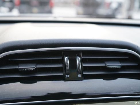 Used 2020 Jaguar F-PACE R-Sport image 44