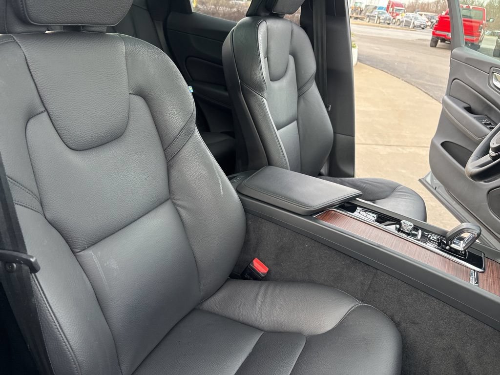 Certified 2023 Volvo XC60 B5 Plus w/ Climate Package AWD/4WD image 40