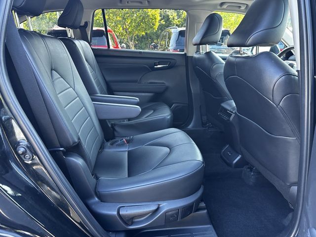 Used 2024 Toyota Highlander XLE AWD/4WD image 35