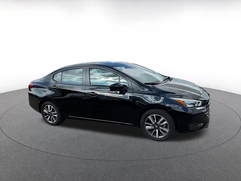 Used 2025 Nissan Versa SV image 2