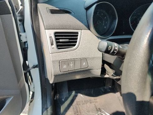 Used 2014 Hyundai Elantra SE FWD image 29