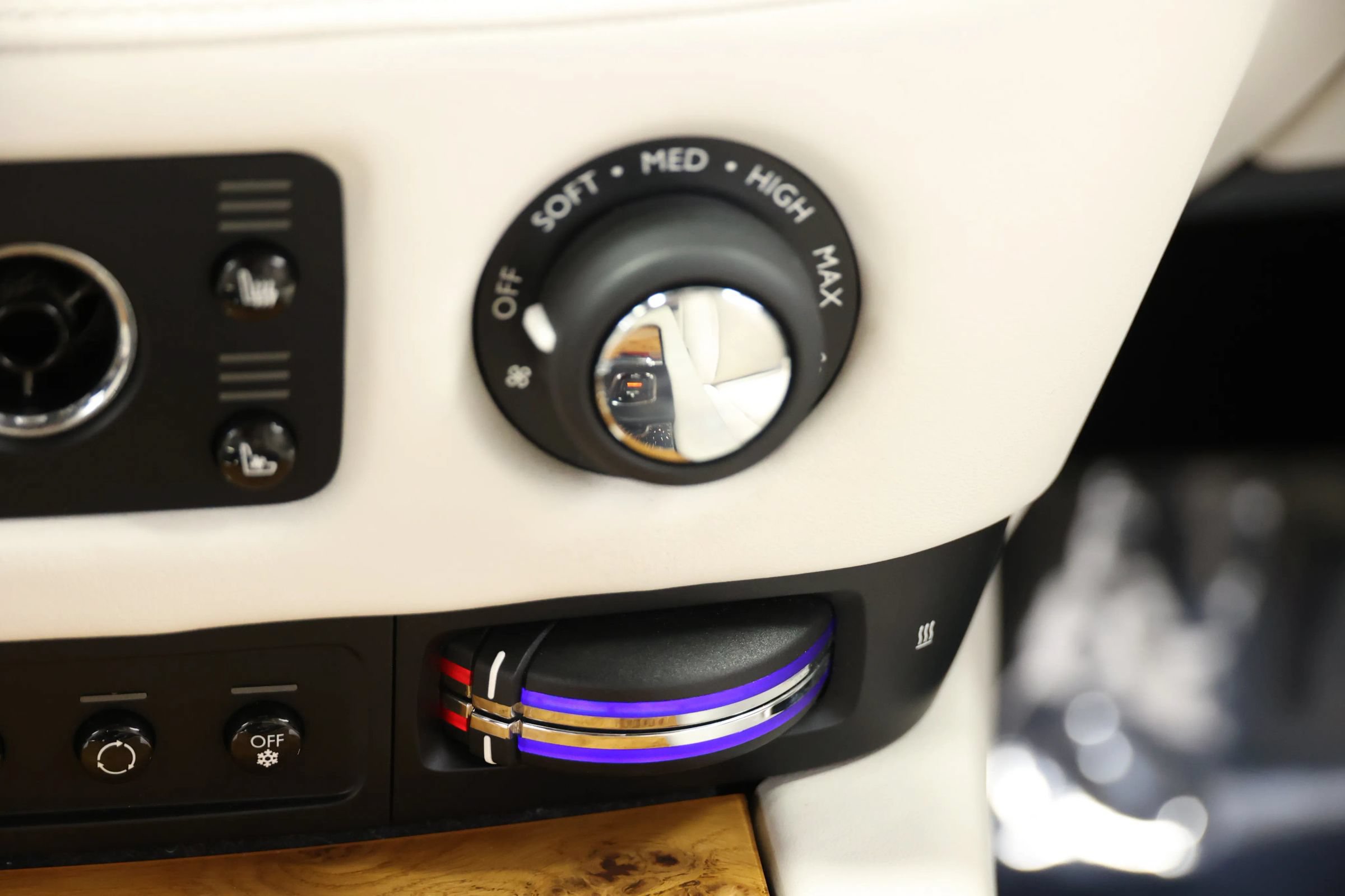 Used 2017 Rolls-Royce Wraith RWD image 53