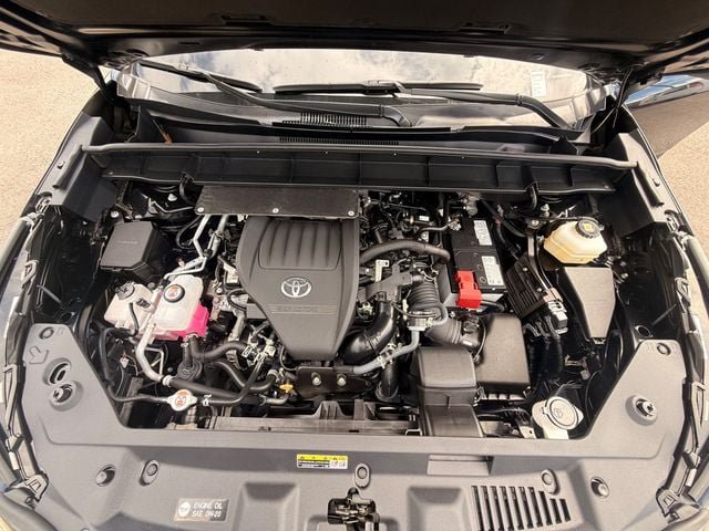 Used 2025 Toyota Highlander LE FWD image 23