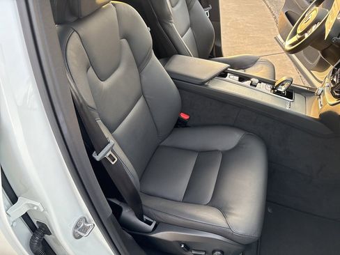 Used 2025 Volvo XC60 B5 Plus image 41