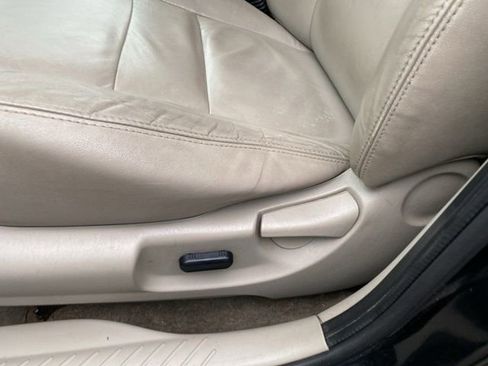 Used 2010 Ford Escape XLT image 16