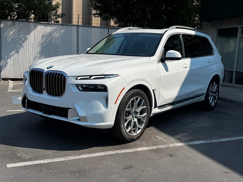 Used 2026 BMW X7 xDrive40i AWD/4WD image 3