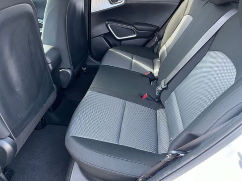 Used 2025 Kia Soul LX w/ LX Technology Package image 22