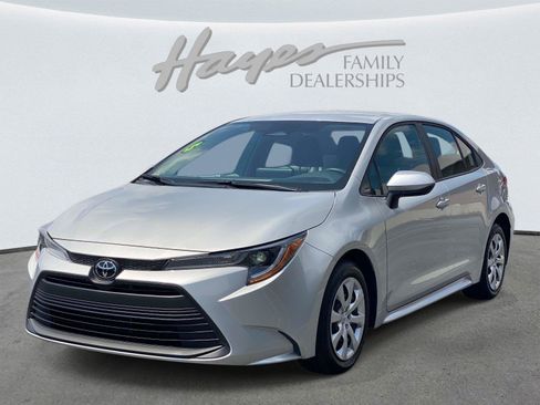 Used 2025 Toyota Corolla LE FWD image 9