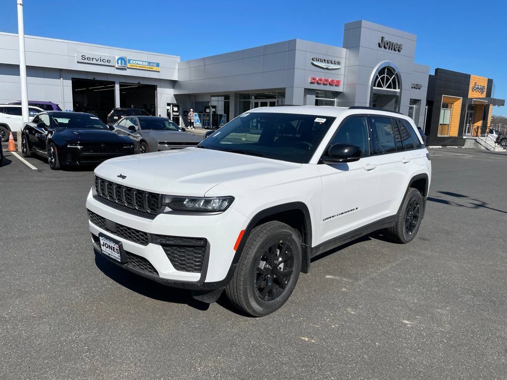 New 2026 Jeep Grand Cherokee Altitude AWD/4WD image 1