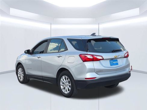 Used 2021 Chevrolet Equinox LS FWD image 4