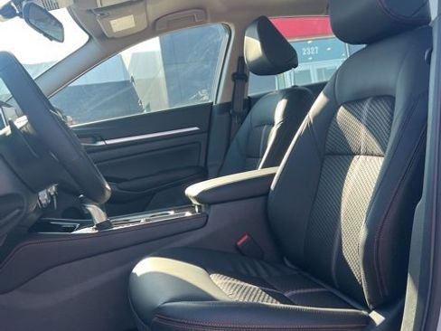 New 2025 Nissan Altima 2.5 SR image 9